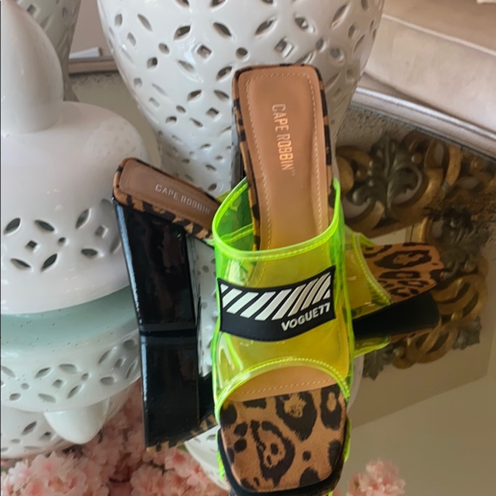 Cape Robbin Neon & Leopard Slides Sz 10